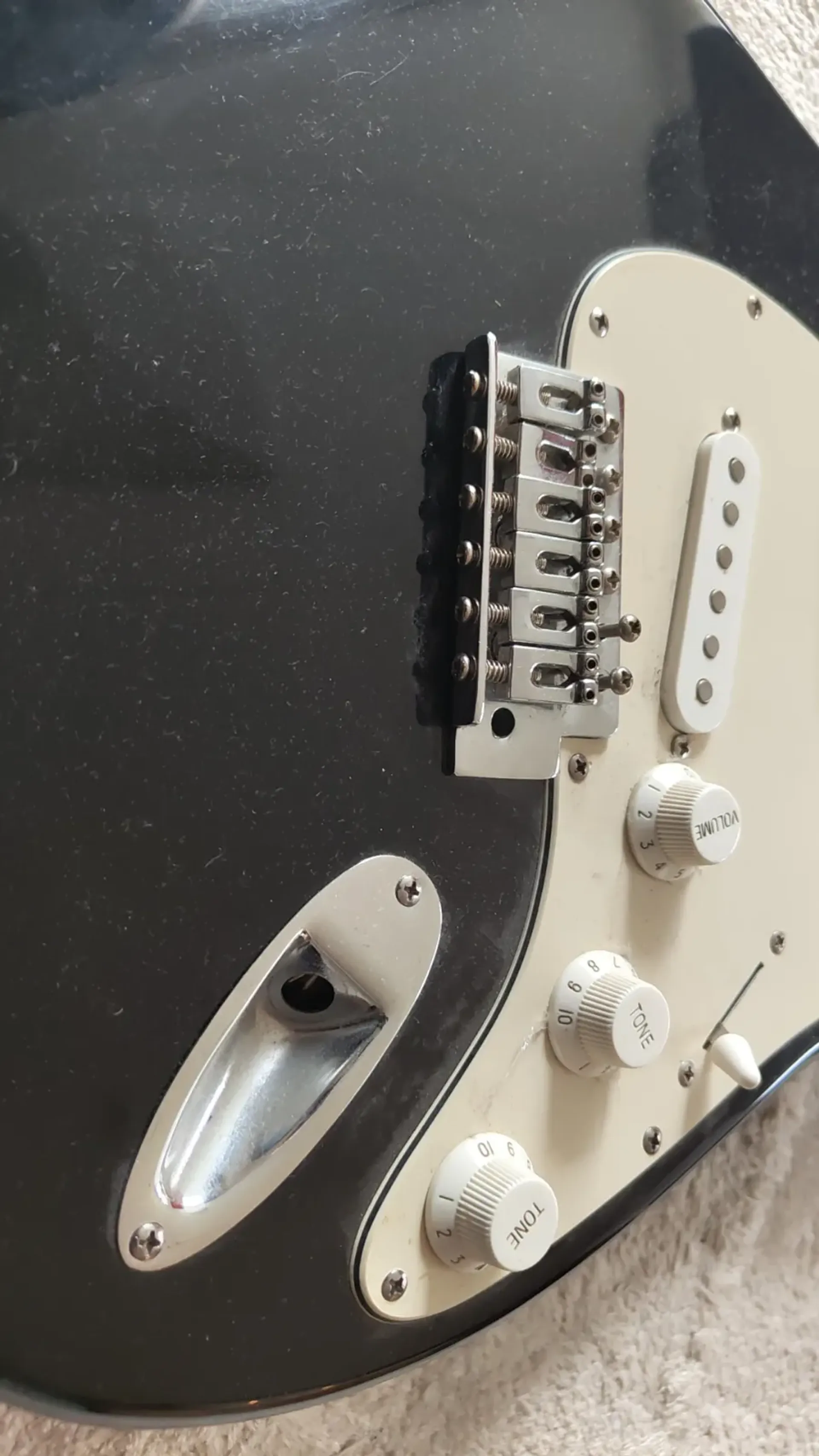 Электрогитара Behringer в стиле Strat, черная