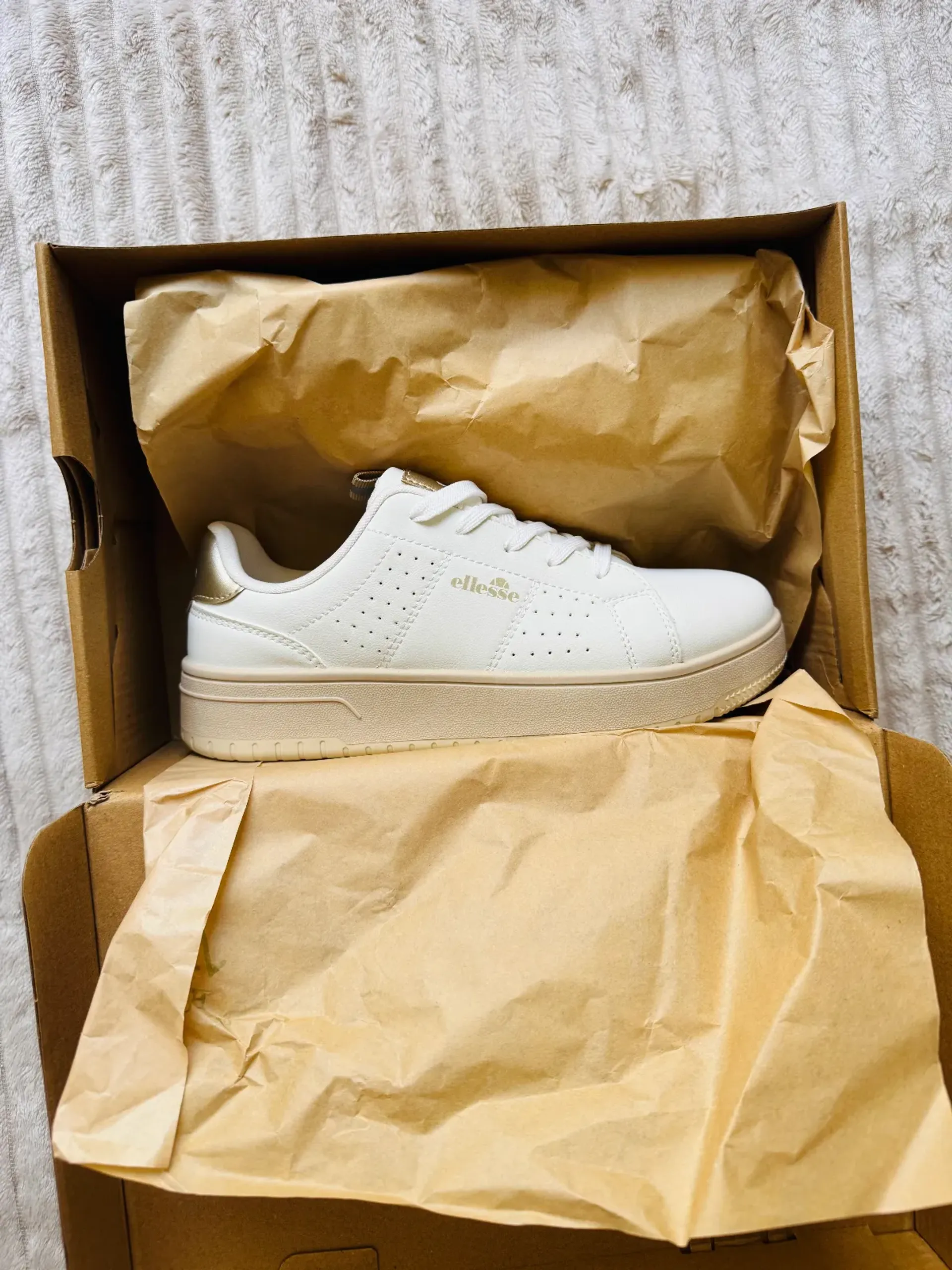 Новые женские кроссовки Ellesse Sandy White/Gold — размер 38 , фото 1 из 6