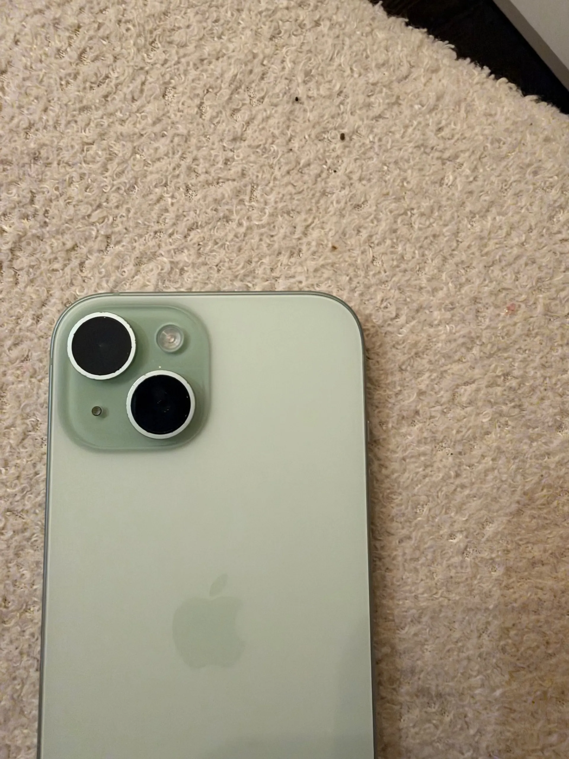 Смартфон Apple iPhone 15, фото 2 из 6