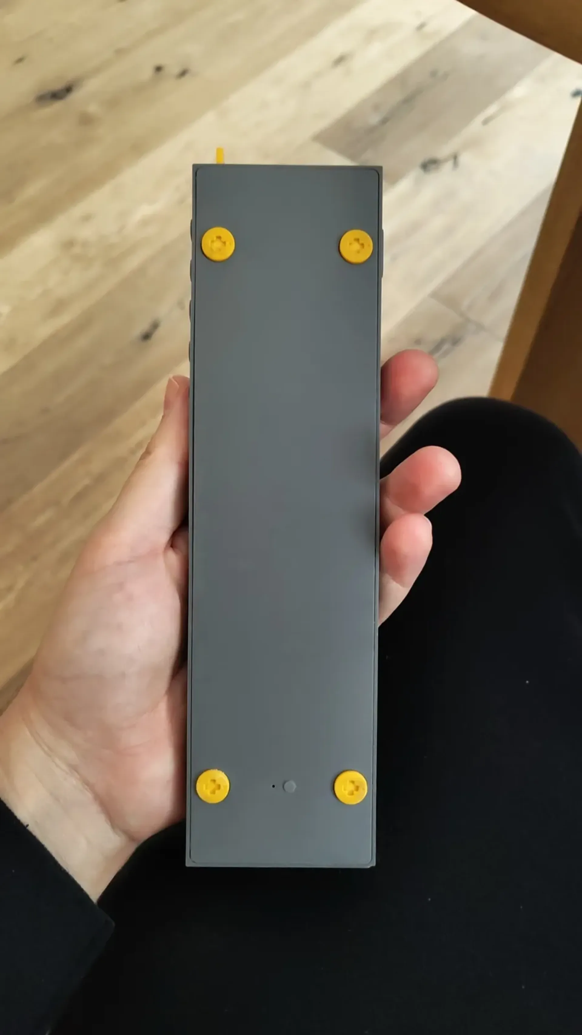 Портативный синтезатор-грувбокс Teenage Engineering OP-Z